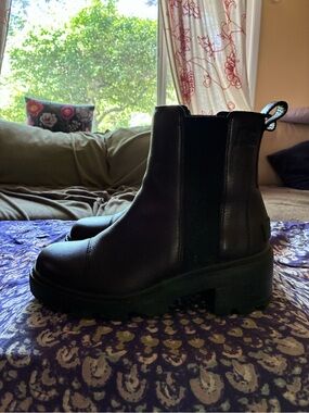Sorel Black Chelsea Lug-Sole Ankle Boots Size 10